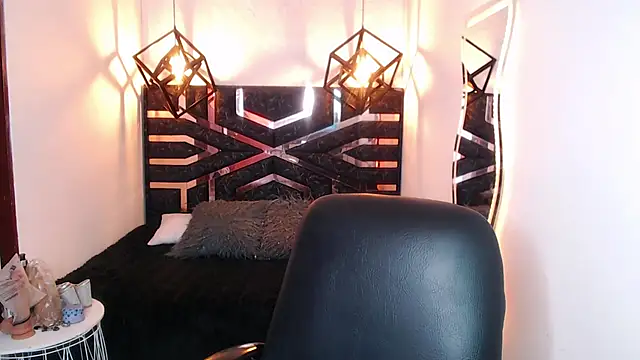 Natalie loffreda online show from April 1, 7:44 pm