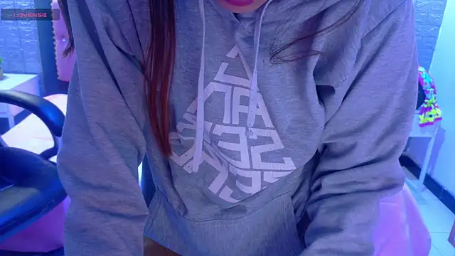 Natalie loffreda online show from December 17, 3:11 am