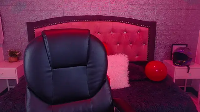 Natalie loffreda online show from February 27, 9:14 pm