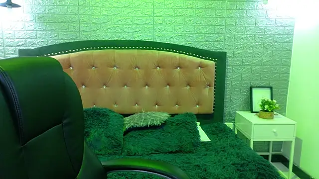 Natalie loffreda online show from October 21, 3:06 am