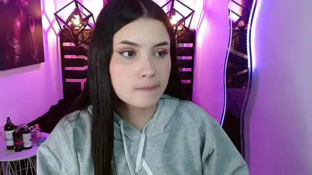 Snapshot of Natalie_loffreda chatting on June 5, 8:03 pm Natalie loffreda online show from June 5, 8:03 pm