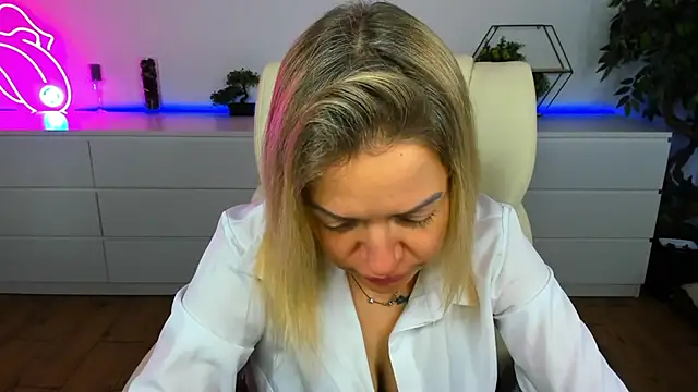 Snapshot of Anna_Snows chatting on November 25, 6:36 am Anna Snows online show from November 25, 6:36 am