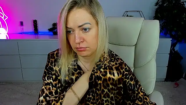 Snapshot of Anna_Snows chatting on October 24, 5:39 am Anna Snows online show from October 24, 5:39 am