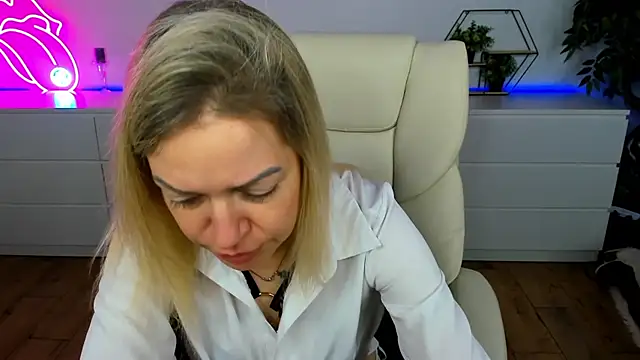 Snapshot of Anna_Snows chatting on November 26, 6:35 am Anna Snows online show from November 26, 6:35 am