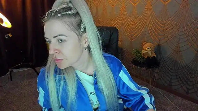 Anna Snows online show from May 4, 5:33 am