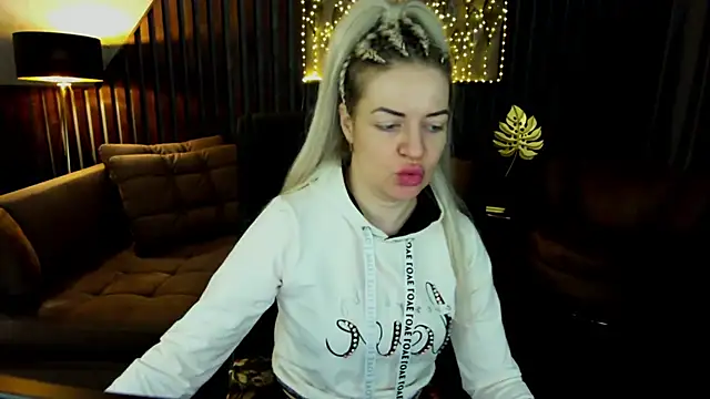 Anna Snows online show from May 2, 5:23 am