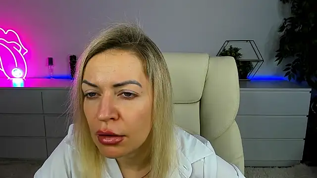 Snapshot of Anna_Snows chatting on October 28, 6:34 am Anna Snows online show from October 28, 6:34 am