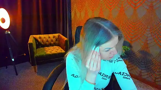 Anna Snows online show from April 3, 5:25 am