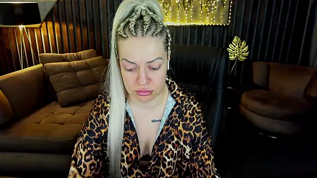 Anna Snows online show from April 11, 7:45 am