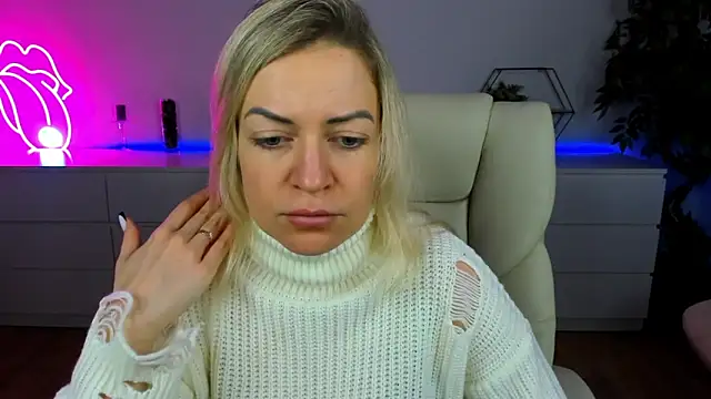 Snapshot of Anna_Snows chatting on October 22, 5:51 am Anna Snows online show from October 22, 5:51 am