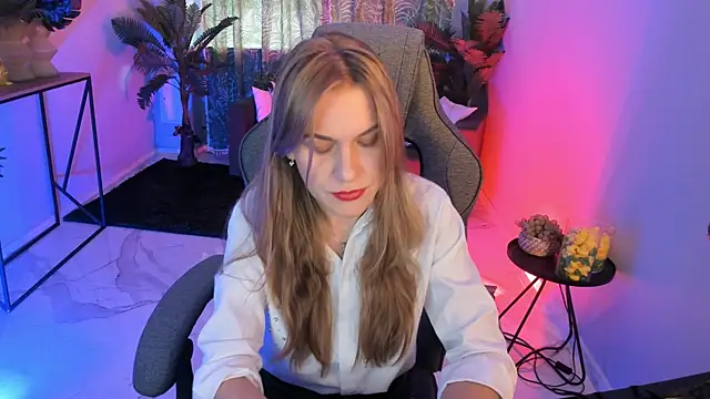 Snapshot of VanessaMates chatting on October 3, 5:53 am VanessaMates online show from October 3, 5:53 am