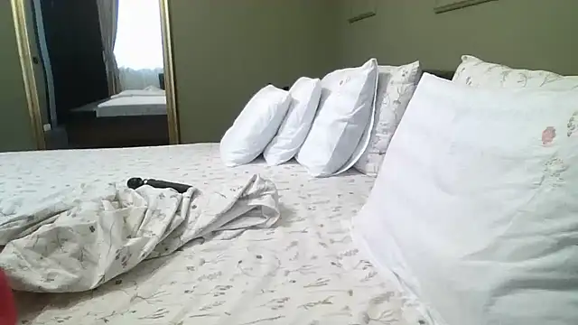 Snapshot of Ella_sweety00 chatting on June 12, 4:05 pm Ella sweety00 online show from June 12, 4:05 pm