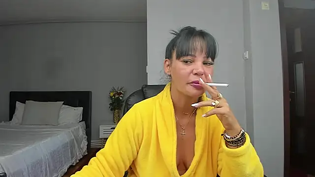 Snapshot of Ella_sweety00 chatting on October 5, 5:20 am Ella sweety00 online show from October 5, 5:20 am