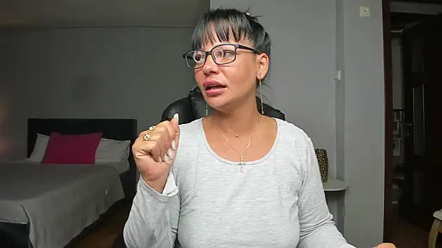 Snapshot of Ella_sweety00 chatting on November 27, 10:43 pm Ella sweety00 online show from November 27, 10:43 pm