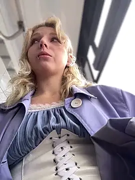 EveLittleSinner online show from September 16, 8:15 am