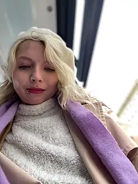 EveLittleSinner online show from September 24, 8:43 am