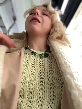 EveLittleSinner online show from September 20, 9:25 am