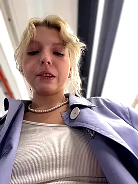 EveLittleSinner online show from September 13, 8:47 am