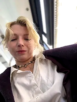 EveLittleSinner online show from September 28, 8:43 am