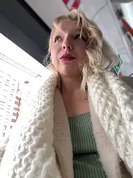 EveLittleSinner online show from October 13, 9:00 am