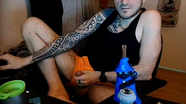 th1  online show from April 2, 12:56 pm