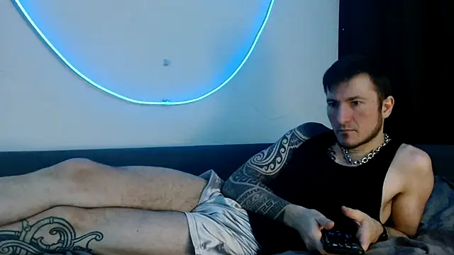 th1  online show from April 3, 6:47 pm