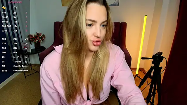 Snapshot of Emma__Ross chatting on June 28, 2:18 am Emma Ross online show from June 28, 2:18 am