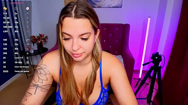 Snapshot of Emma__Ross chatting on July 10, 1:38 am Emma Ross online show from July 10, 1:38 am