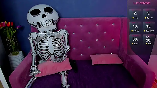 Emma  Ross online show from October 30, 2:32 am