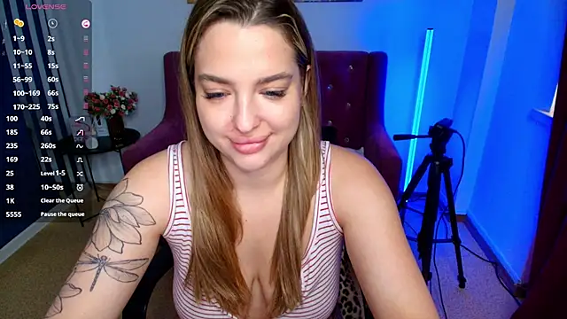 Snapshot of Emma__Ross chatting on June 14, 2:35 am Emma Ross online show from June 14, 2:35 am