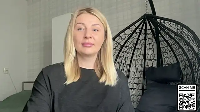 Blondie xoxoxo online show from April 4, 12:45 pm