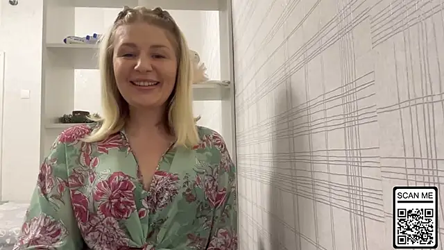 Snapshot of Blondie_xoxoxo chatting on November 23, 6:40 pm Blondie xoxoxo online show from November 23, 6:40 pm