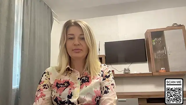 Snapshot of Blondie_xoxoxo chatting on October 2, 6:50 am Blondie xoxoxo online show from October 2, 6:50 am