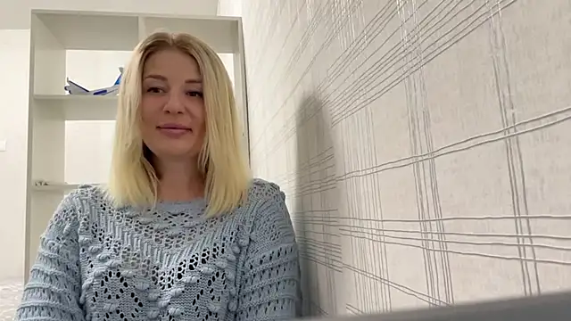 Snapshot of Blondie_xoxoxo chatting on September 22, 9:26 am Blondie xoxoxo online show from September 22, 9:26 am