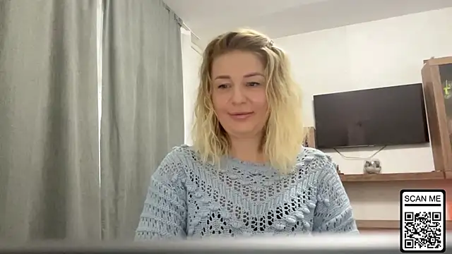Snapshot of Blondie_xoxoxo chatting on October 10, 7:31 am Blondie xoxoxo online show from October 10, 7:31 am