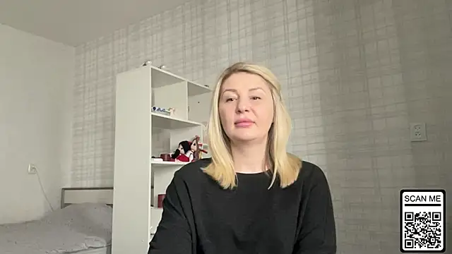 Blondie xoxoxo online show from February 9, 8:45 am