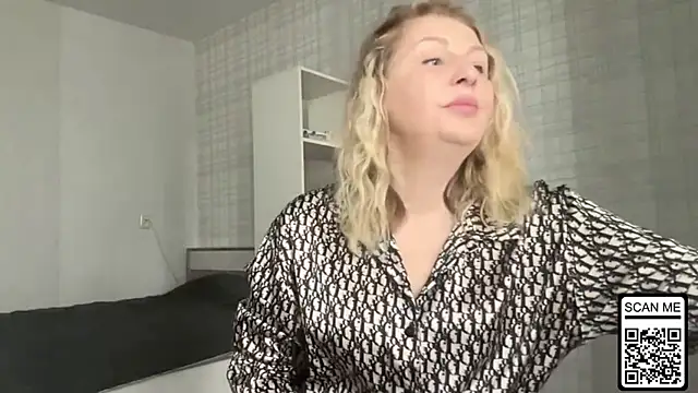 Blondie xoxoxo online show from February 25, 10:15 am