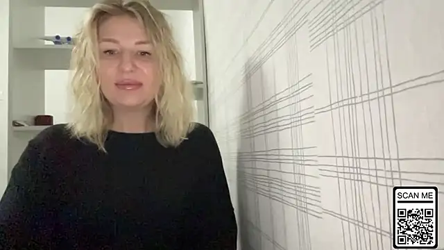 Snapshot of Blondie_xoxoxo chatting on November 3, 6:29 am Blondie xoxoxo online show from November 3, 6:29 am