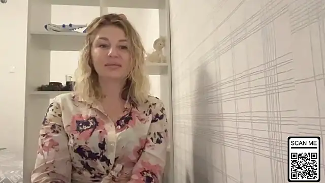 Snapshot of Blondie_xoxoxo chatting on December 1, 11:00 am Blondie xoxoxo online show from December 1, 11:00 am