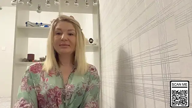 Snapshot of Blondie_xoxoxo chatting on December 14, 9:37 am Blondie xoxoxo online show from December 14, 9:37 am