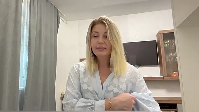 Snapshot of Blondie_xoxoxo chatting on October 1, 9:14 am Blondie xoxoxo online show from October 1, 9:14 am