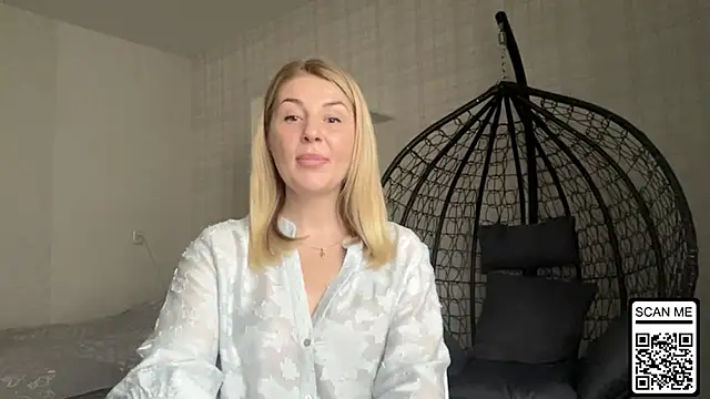 Blondie xoxoxo online show from April 8, 8:27 am