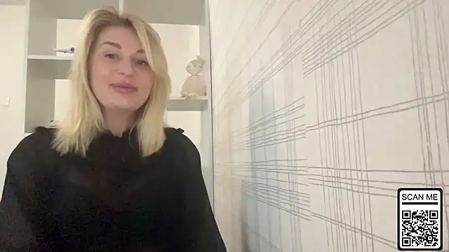 Snapshot of Blondie_xoxoxo chatting on November 17, 7:56 am Blondie xoxoxo online show from November 17, 7:56 am