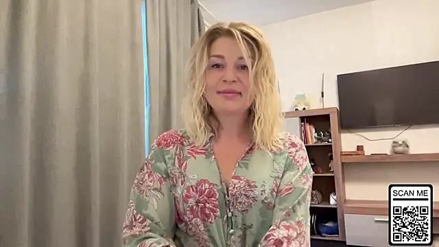 Snapshot of Blondie_xoxoxo chatting on October 5, 7:54 am Blondie xoxoxo online show from October 5, 7:54 am