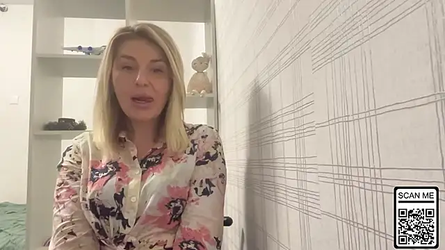 Snapshot of Blondie_xoxoxo chatting on November 16, 7:51 pm Blondie xoxoxo online show from November 16, 7:51 pm