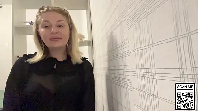 Snapshot of Blondie_xoxoxo chatting on November 1, 4:23 pm Blondie xoxoxo online show from November 1, 4:23 pm