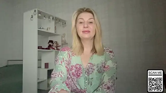 Blondie xoxoxo online show from February 3, 6:33 am