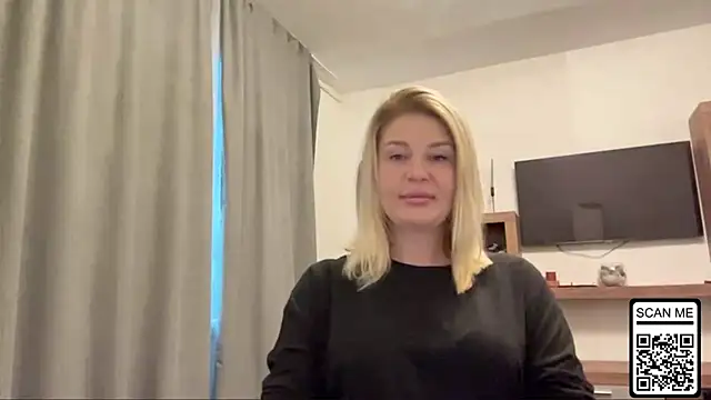 Snapshot of Blondie_xoxoxo chatting on October 7, 8:26 am Blondie xoxoxo online show from October 7, 8:26 am