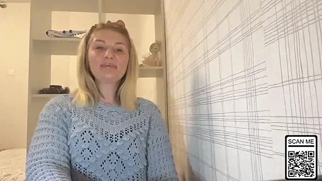 Snapshot of Blondie_xoxoxo chatting on November 28, 5:02 pm Blondie xoxoxo online show from November 28, 5:02 pm