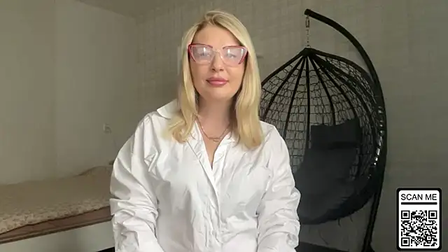 Blondie xoxoxo online show from June 3, 8:15 am